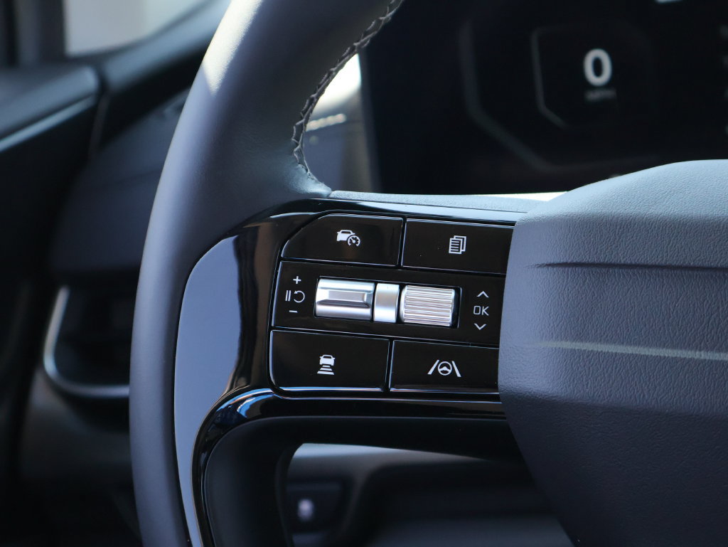 New 2027 Kia Carnival SX w/ Dark Edition Package FWD image 36