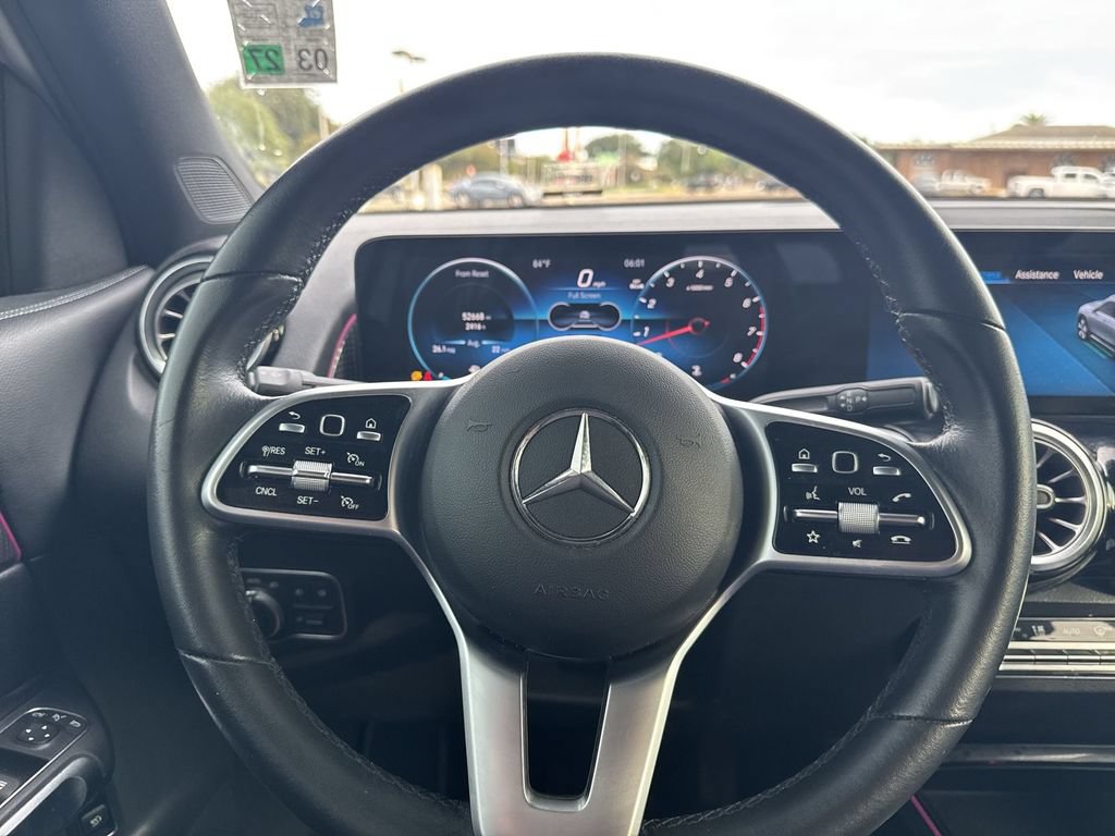 Used 2023 Mercedes-Benz GLB 250 w/ Premium Package image 16
