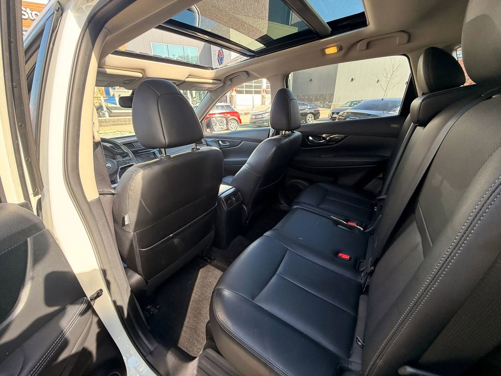 Used 2018 Nissan Rogue SL w/ Premium Package image 29