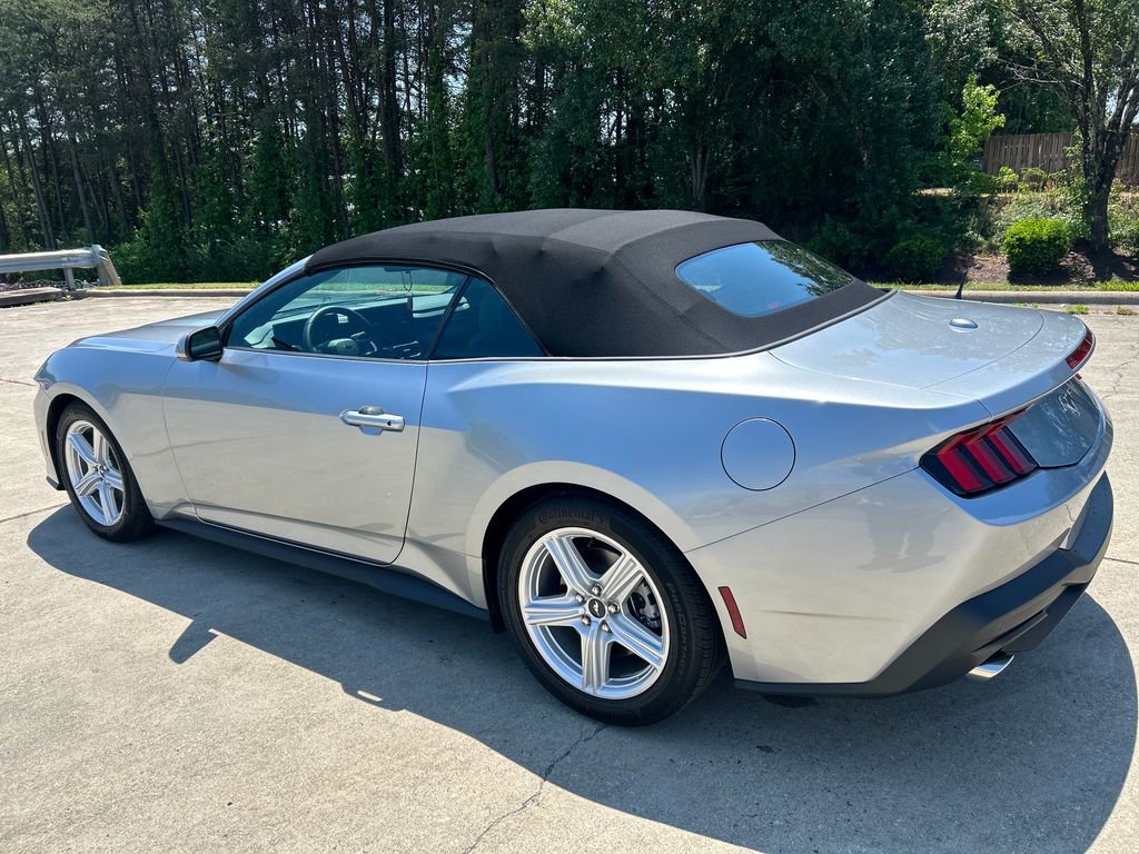 Used 2026 Ford Mustang Convertible RWD image 3