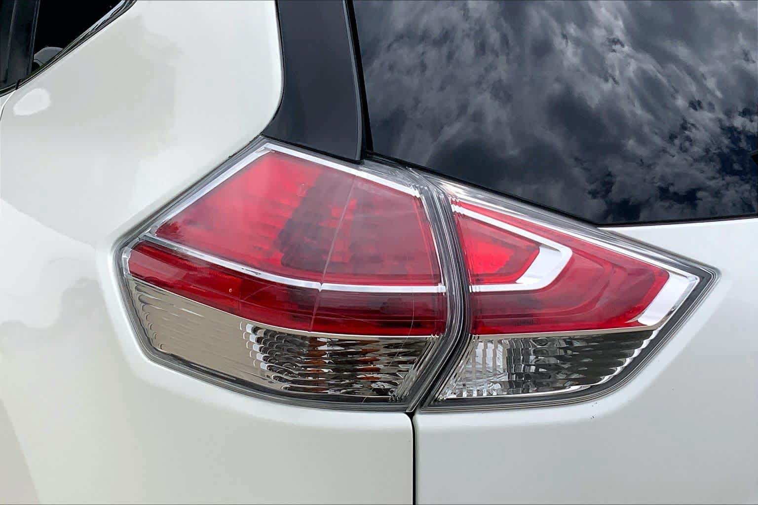 Used 2016 Nissan Rogue SL w/ SL Premium Package FWD image 28