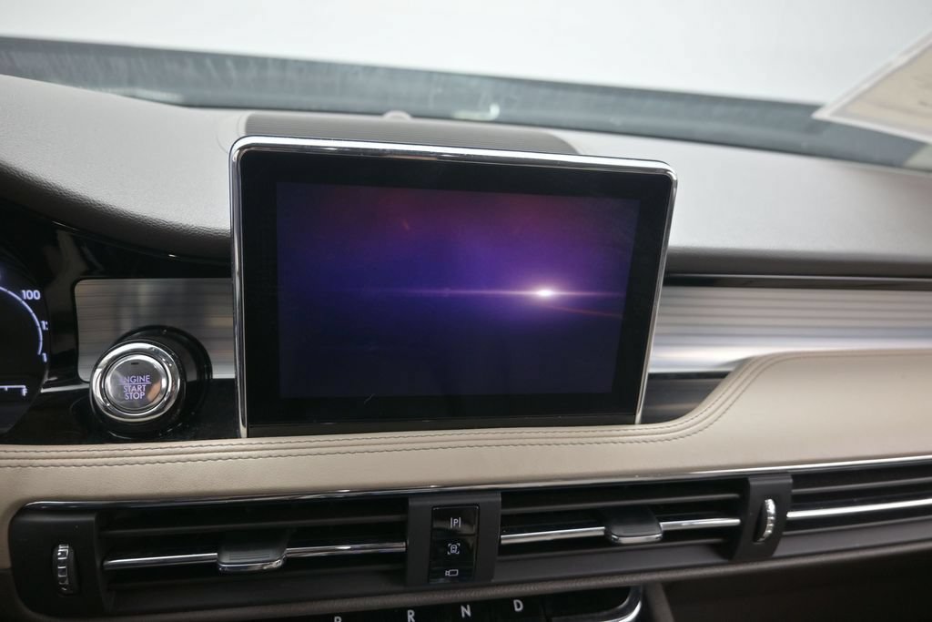 Used 2021 Lincoln Corsair AWD w/ Equipment Group 101A image 12