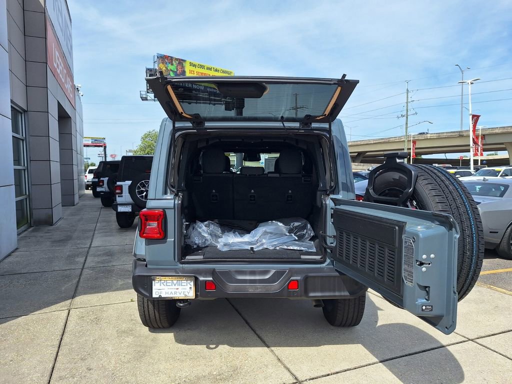 Used 2025 Jeep Wrangler Unlimited Sahara w/ Safety Group AWD/4WD image 25