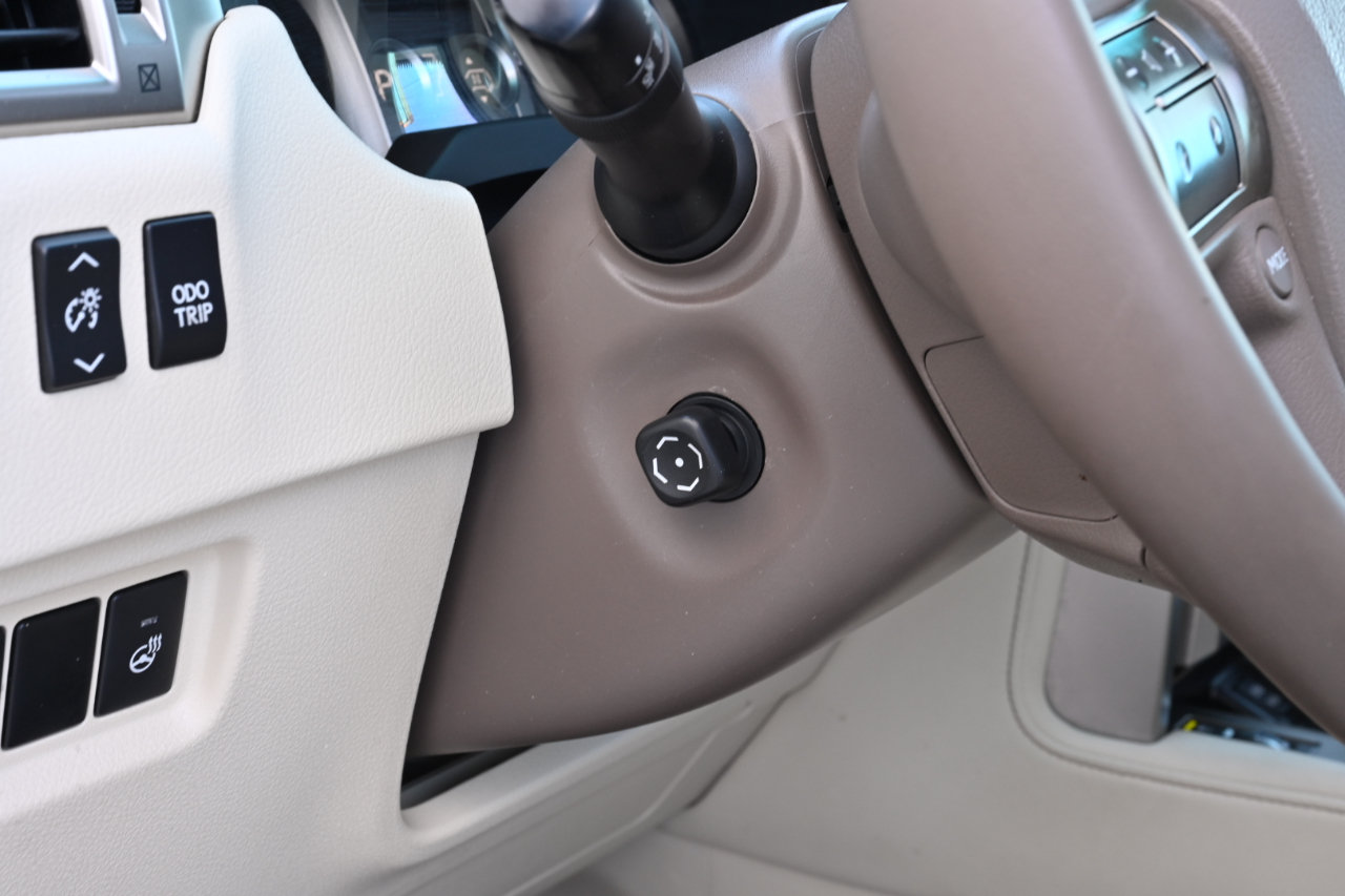 Used 2012 Lexus GX 460 Premium AWD/4WD image 25