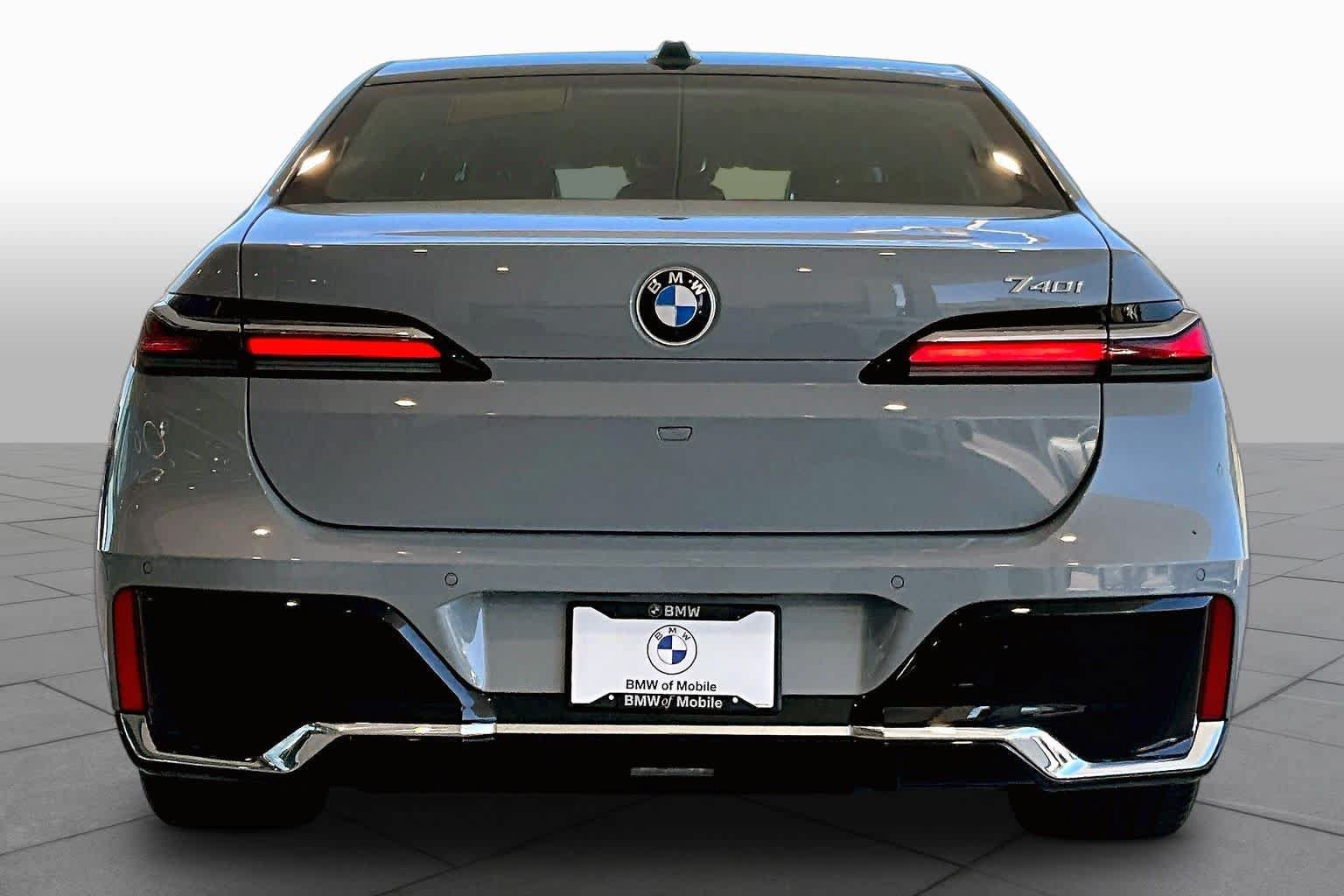 Used 2026 BMW 740i RWD image 4