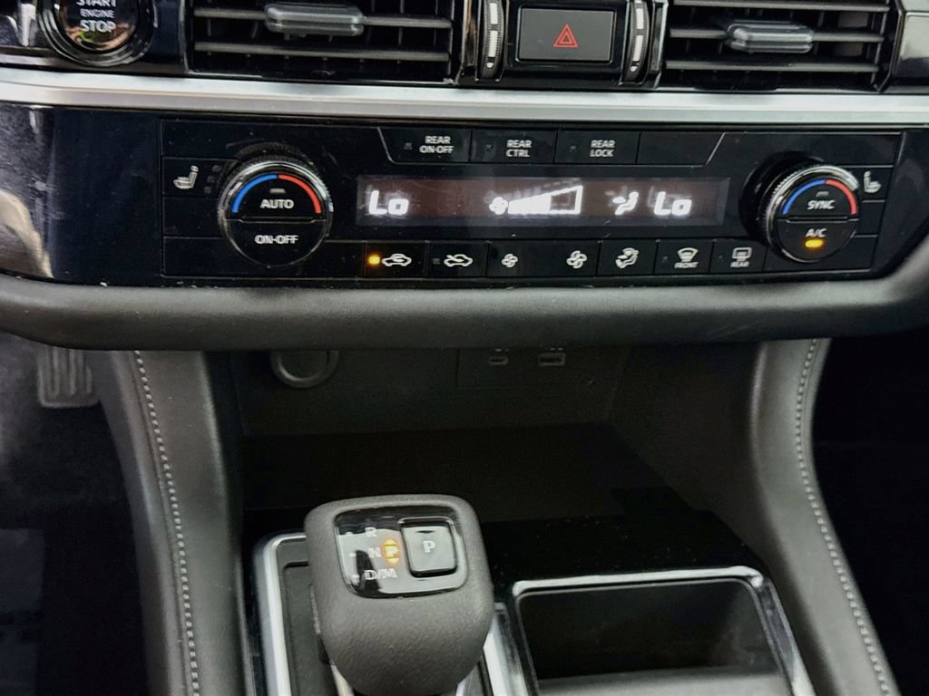 Used 2025 Nissan Pathfinder SV w/ Black Appearance Package AWD/4WD image 7