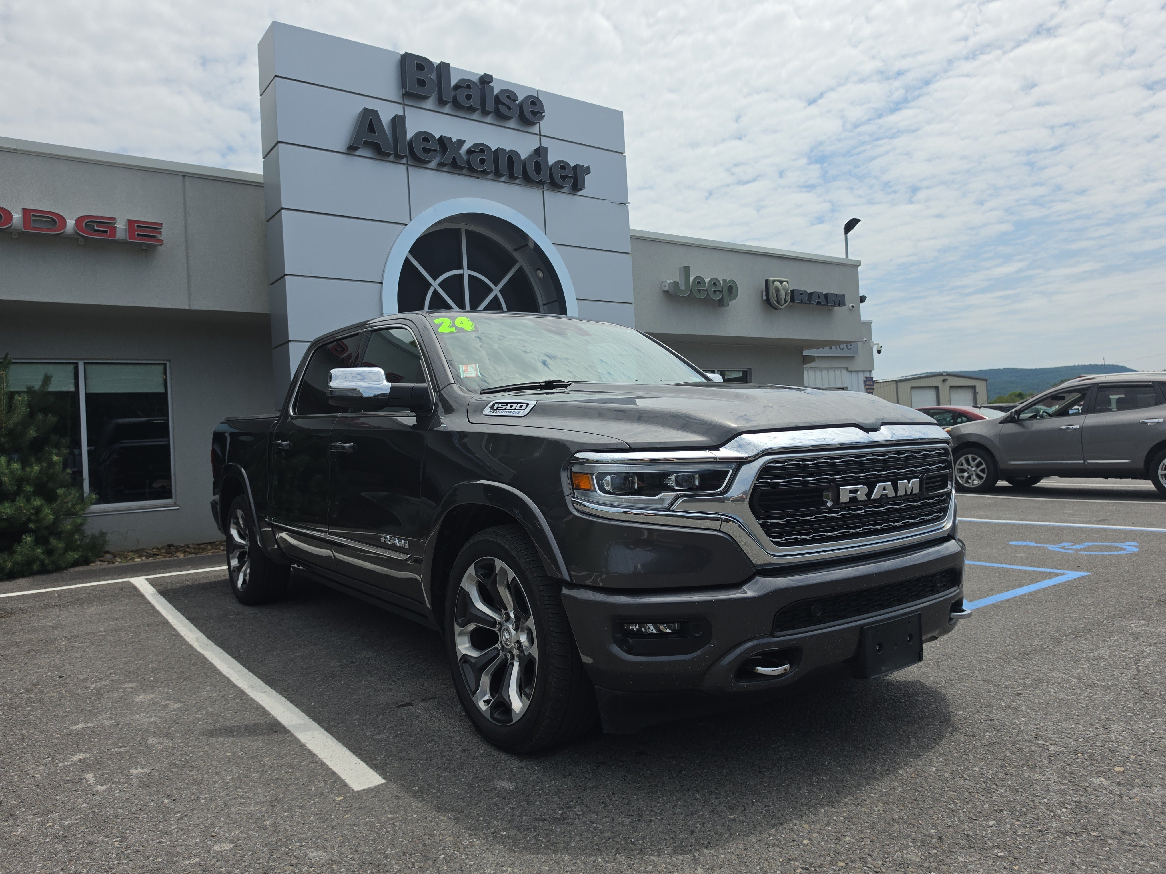 Used 2024 RAM 1500 Limited AWD/4WD image 1