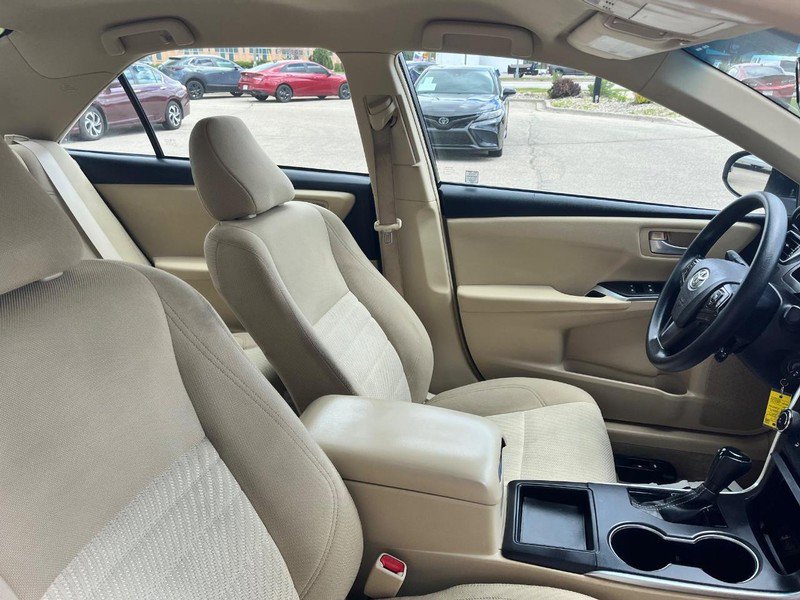 Used 2017 Toyota Camry LE FWD image 12