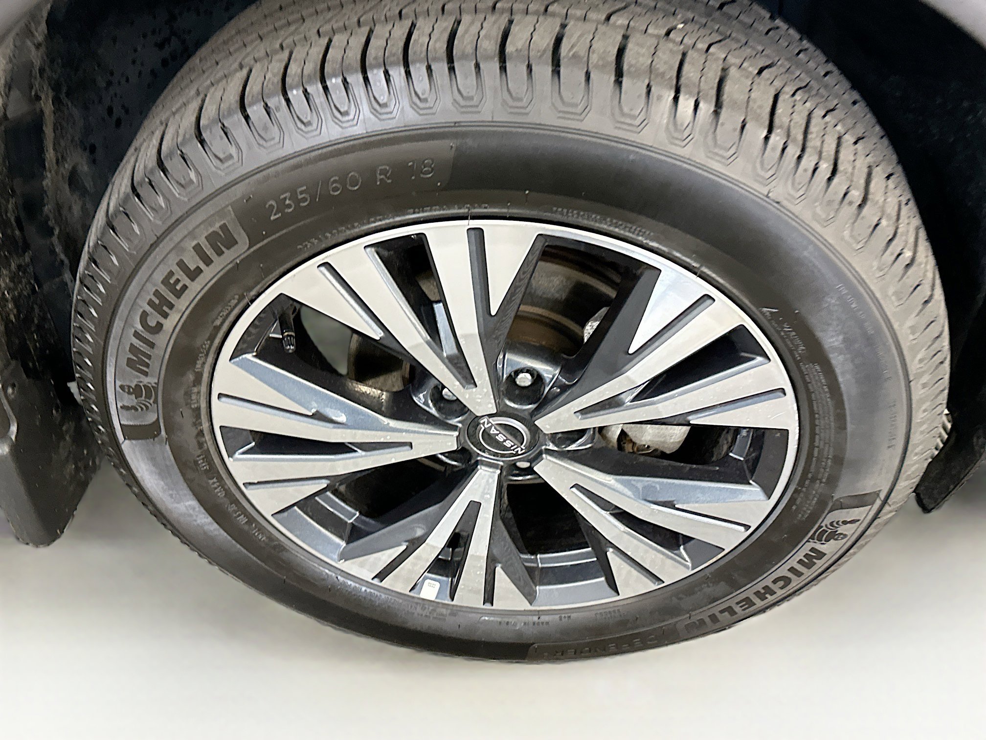 Used 2023 Nissan Rogue SV image 11