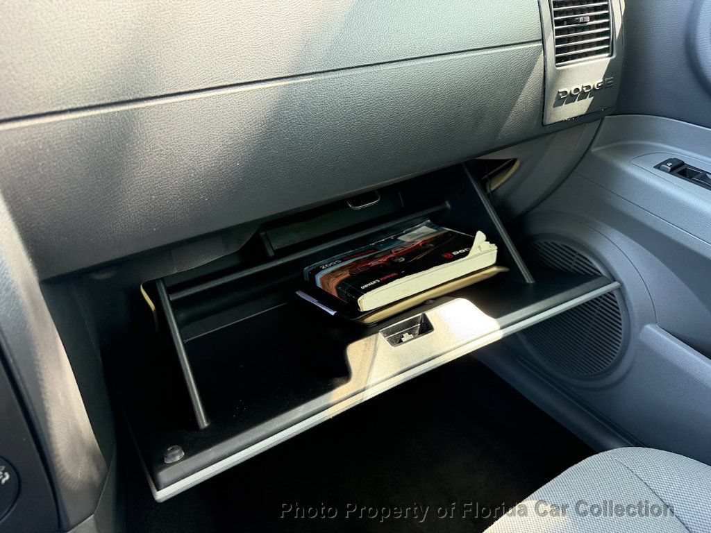 Used 2005 Dodge Magnum SE RWD image 56