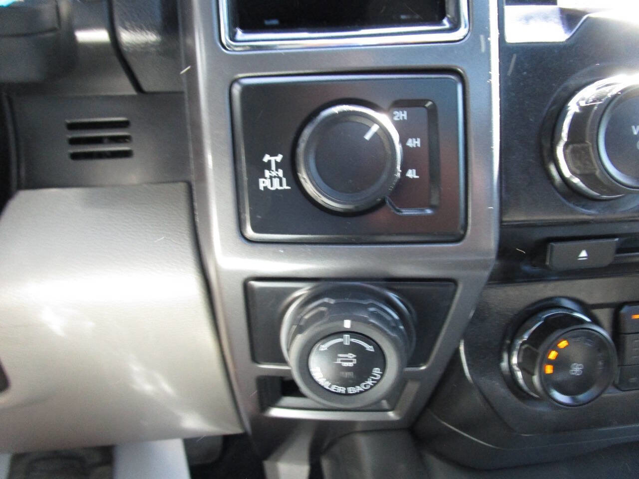 Used 2017 Ford F150 XLT w/ Equipment Group 302A Luxury image 33