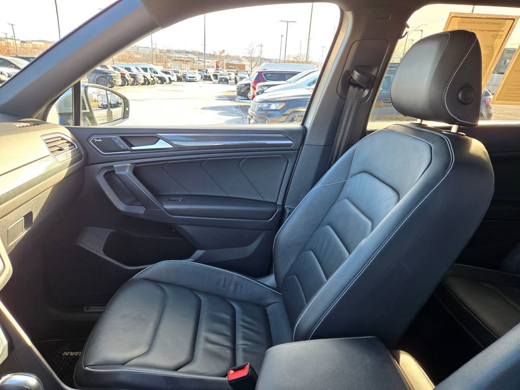 Used 2021 Volkswagen Tiguan SEL Premium R-Line image 24