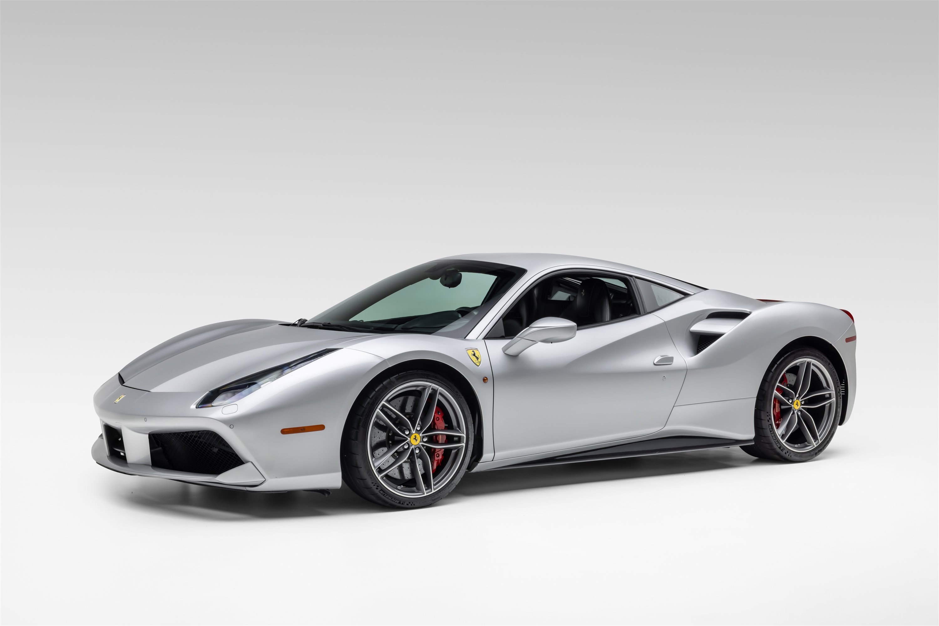 Certified 2018 Ferrari 488 GTB RWD image 3