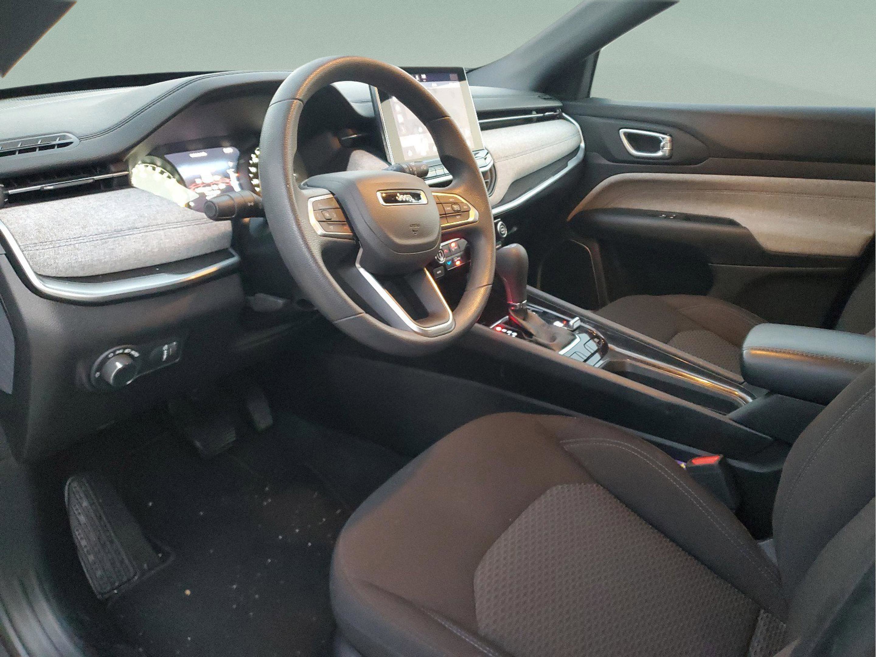 Certified 2024 Jeep Compass Sport image 15