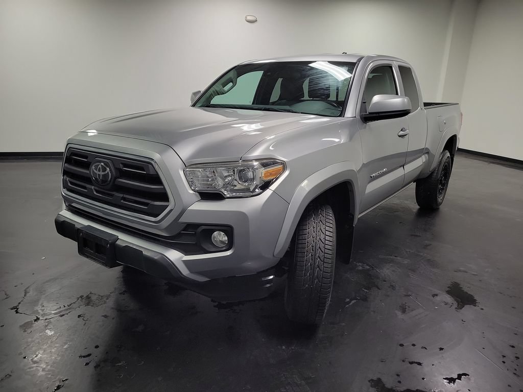 Used 2019 Toyota Tacoma SR5 w/ SR5 Appearance Package (SM) AWD/4WD image 4