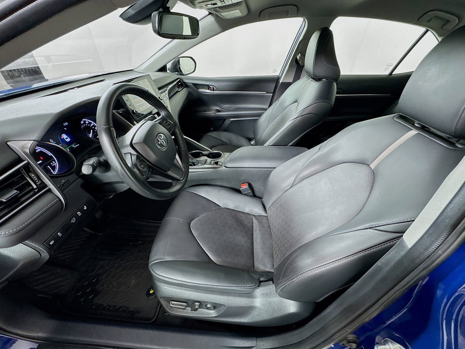 Used 2023 Toyota Camry XSE w/ Cold Weather Package FWD image 18