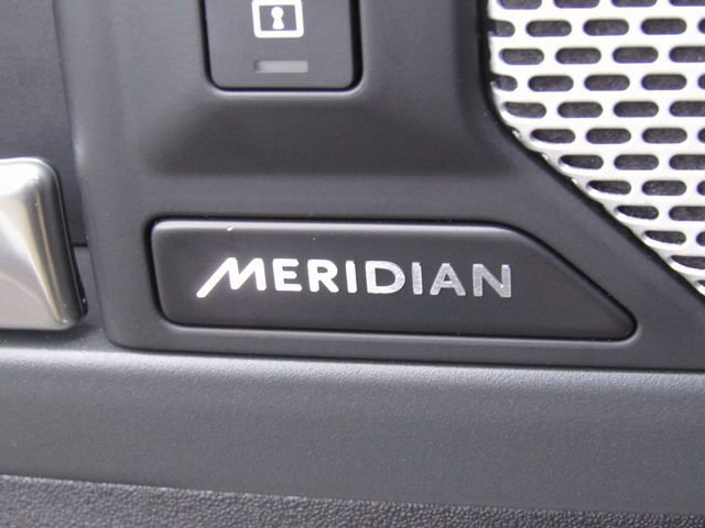 Used 2024 Land Rover Defender 130 X-Dynamic SE image 36