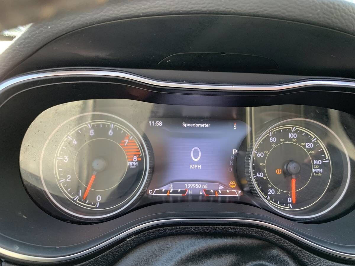 Used 2019 Jeep Cherokee Limited image 14