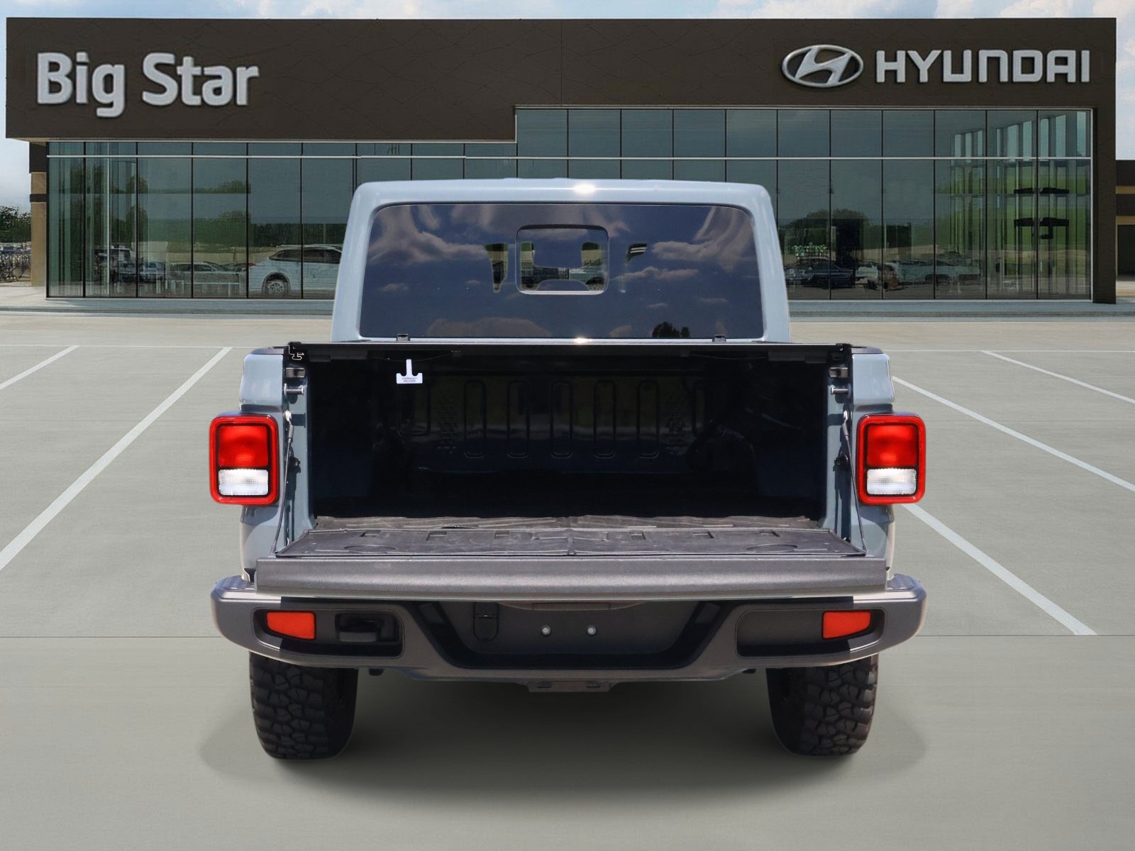 Used 2025 Jeep Gladiator Sport AWD/4WD image 8