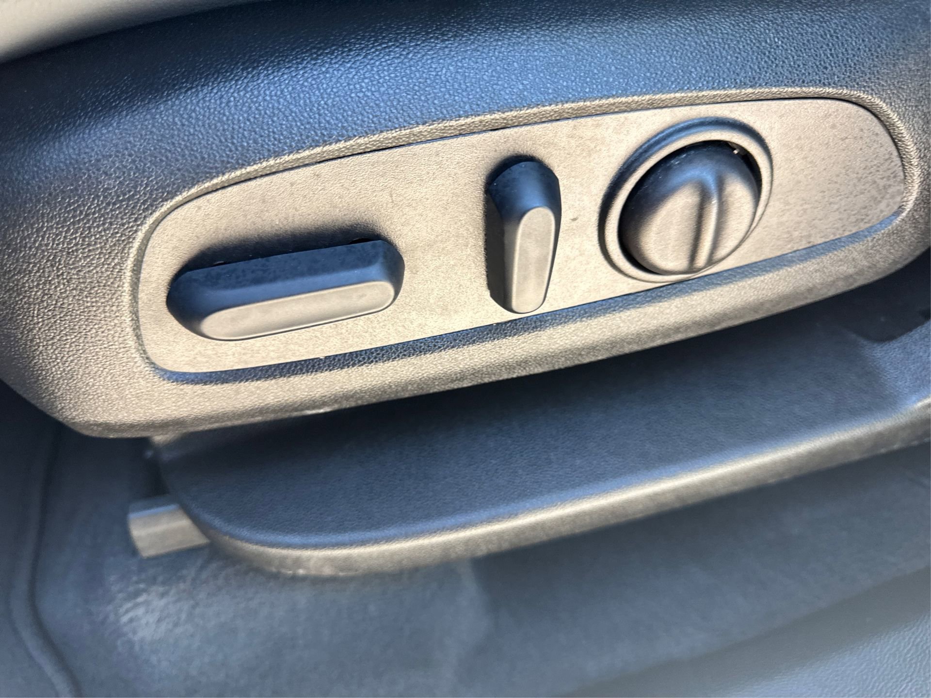 Certified 2024 Buick Enclave Essence image 25