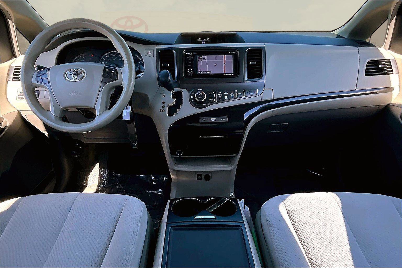 Used 2013 Toyota Sienna LE w/ Towing Pkg image 14