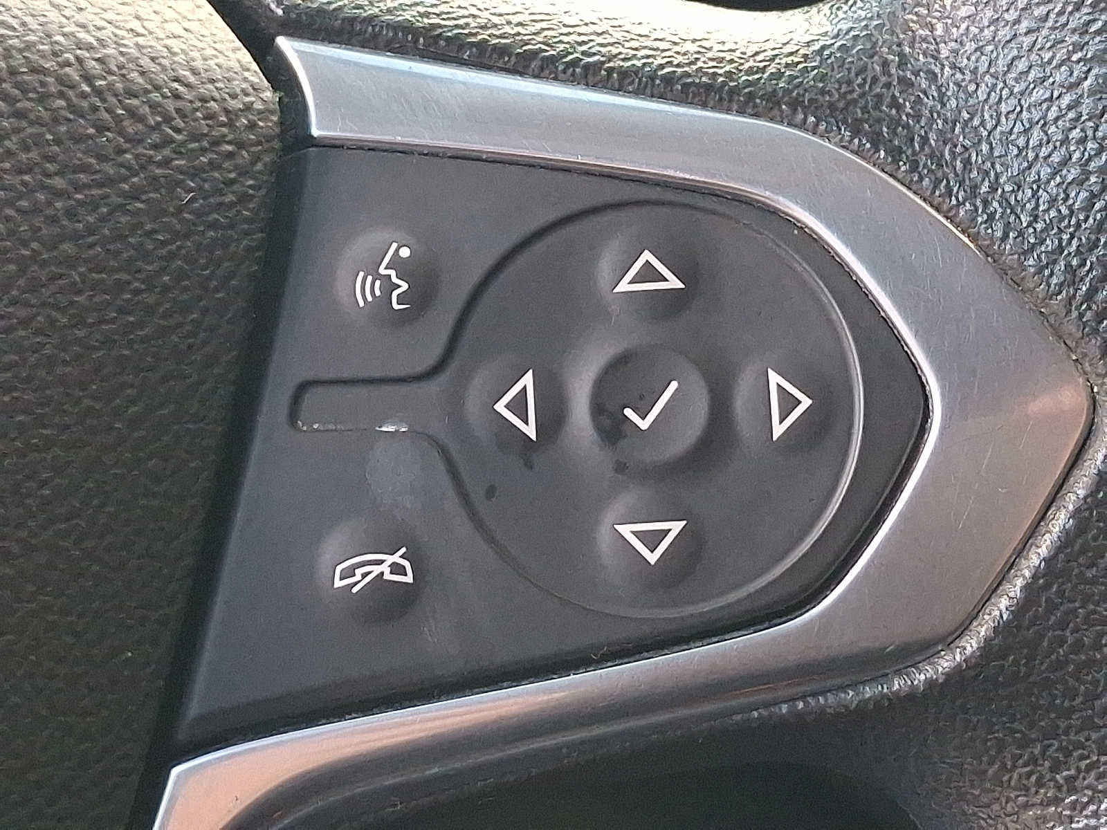Used 2021 Chevrolet Traverse LS AWD/4WD image 21