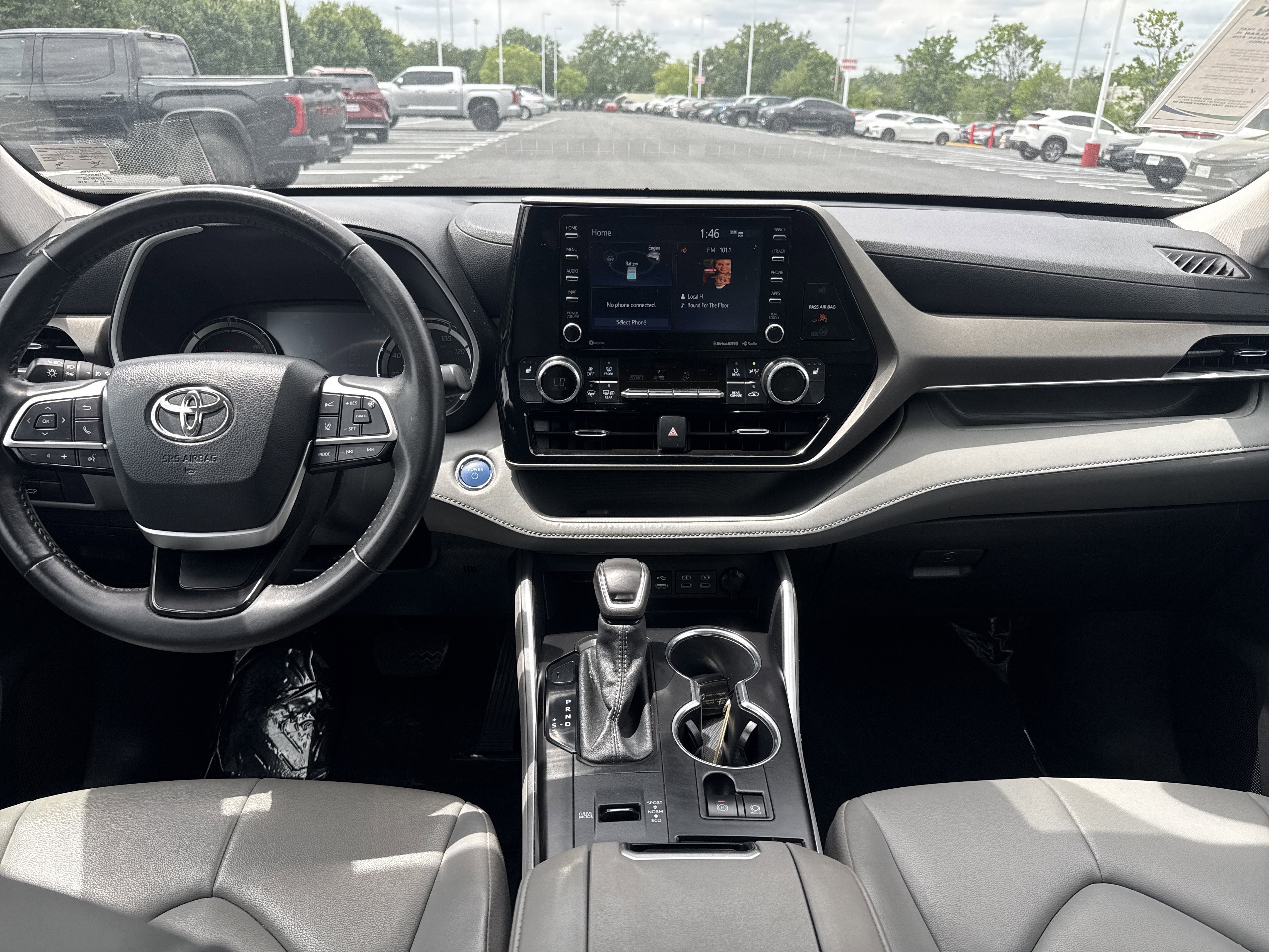 Used 2022 Toyota Highlander XLE AWD/4WD image 10