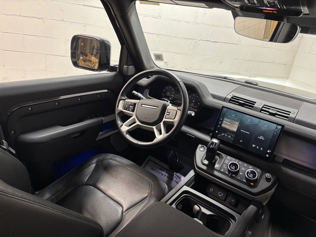 Used 2023 Land Rover Defender 130 X-Dynamic SE image 34