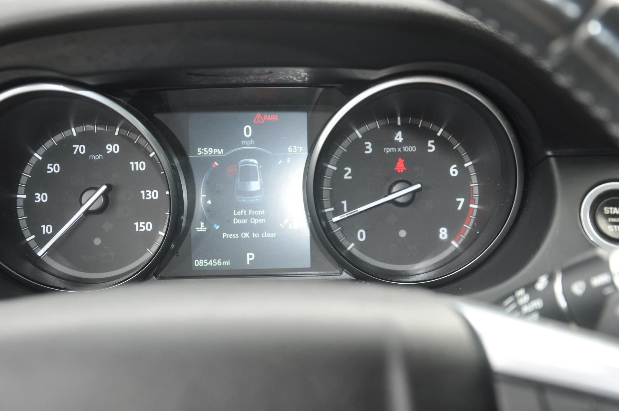 Used 2017 Land Rover Discovery Sport SE image 19