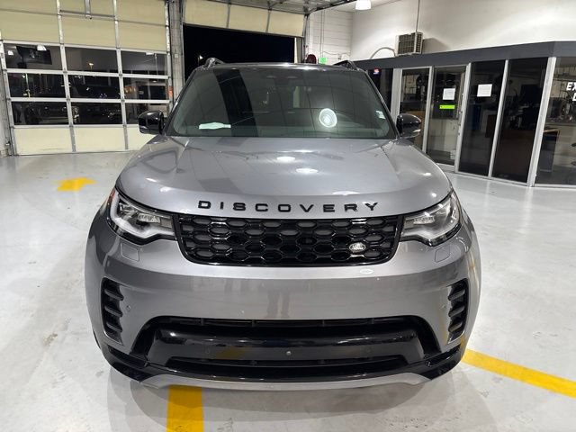 Used 2024 Land Rover Discovery Dynamic SE AWD/4WD image 2