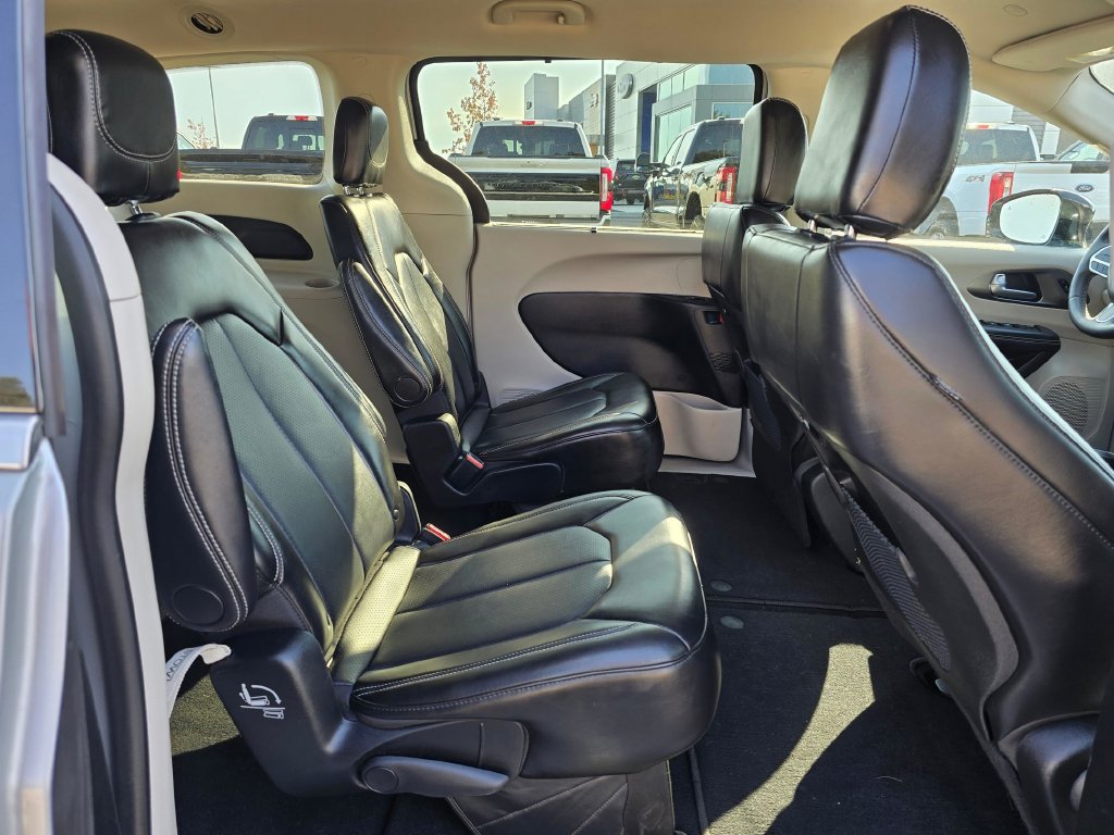 Used 2024 Chrysler Pacifica Touring-L FWD image 14