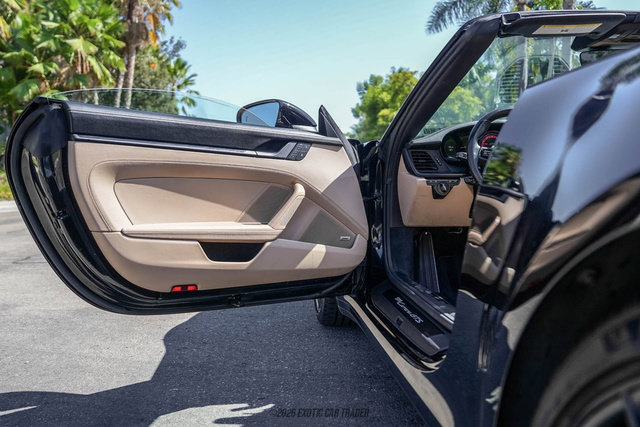 Used 2024 Porsche 911 Cabriolet image 28