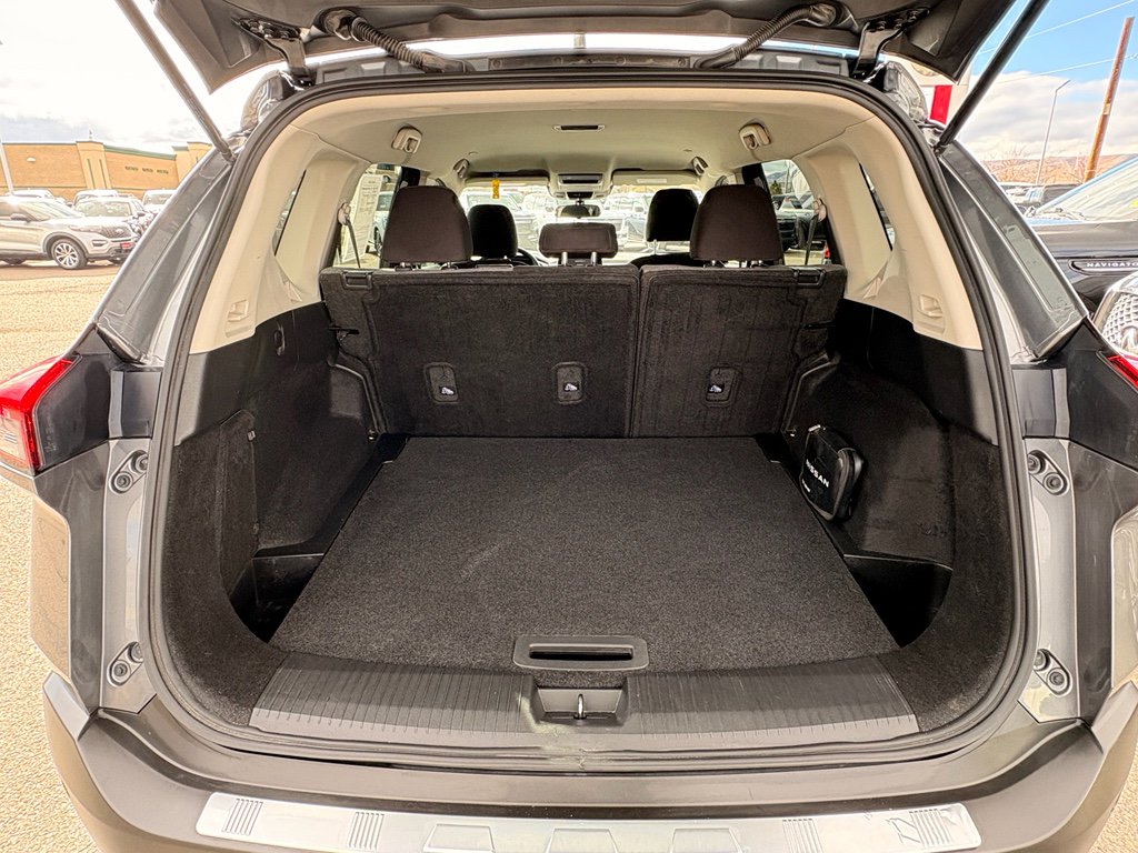 Used 2022 Nissan Rogue SV image 10