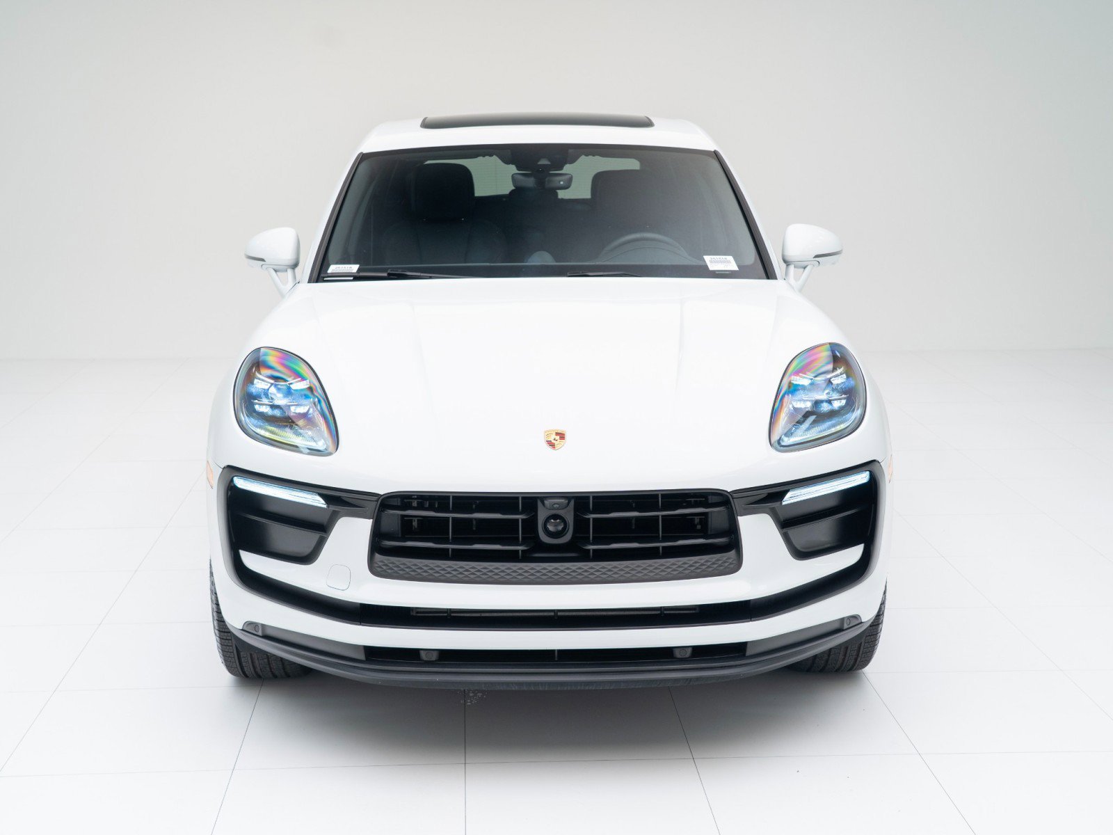 Certified 2025 Porsche Macan AWD/4WD image 6