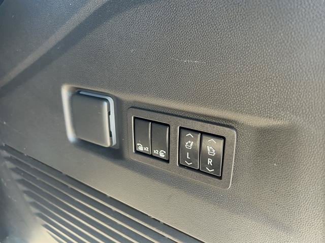 Used 2023 GMC Yukon Denali Ultimate AWD/4WD image 21