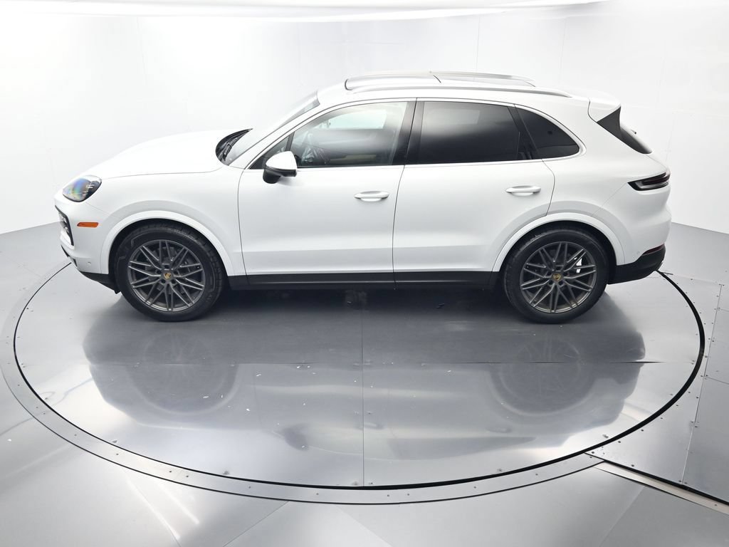 Certified 2024 Porsche Cayenne AWD/4WD image 31