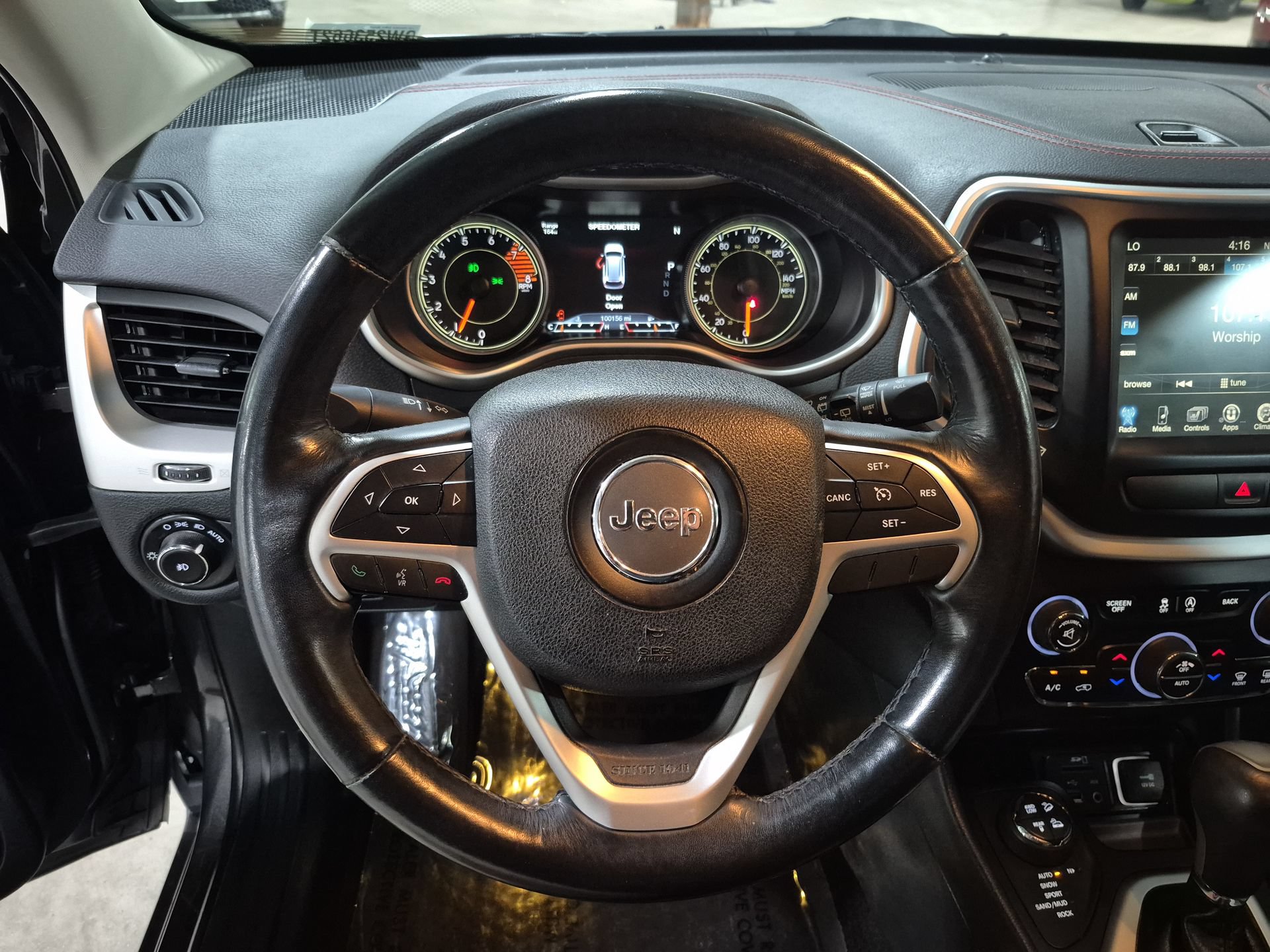 Used 2016 Jeep Cherokee Trailhawk w/ Comfort/Convenience Group AWD/4WD image 12