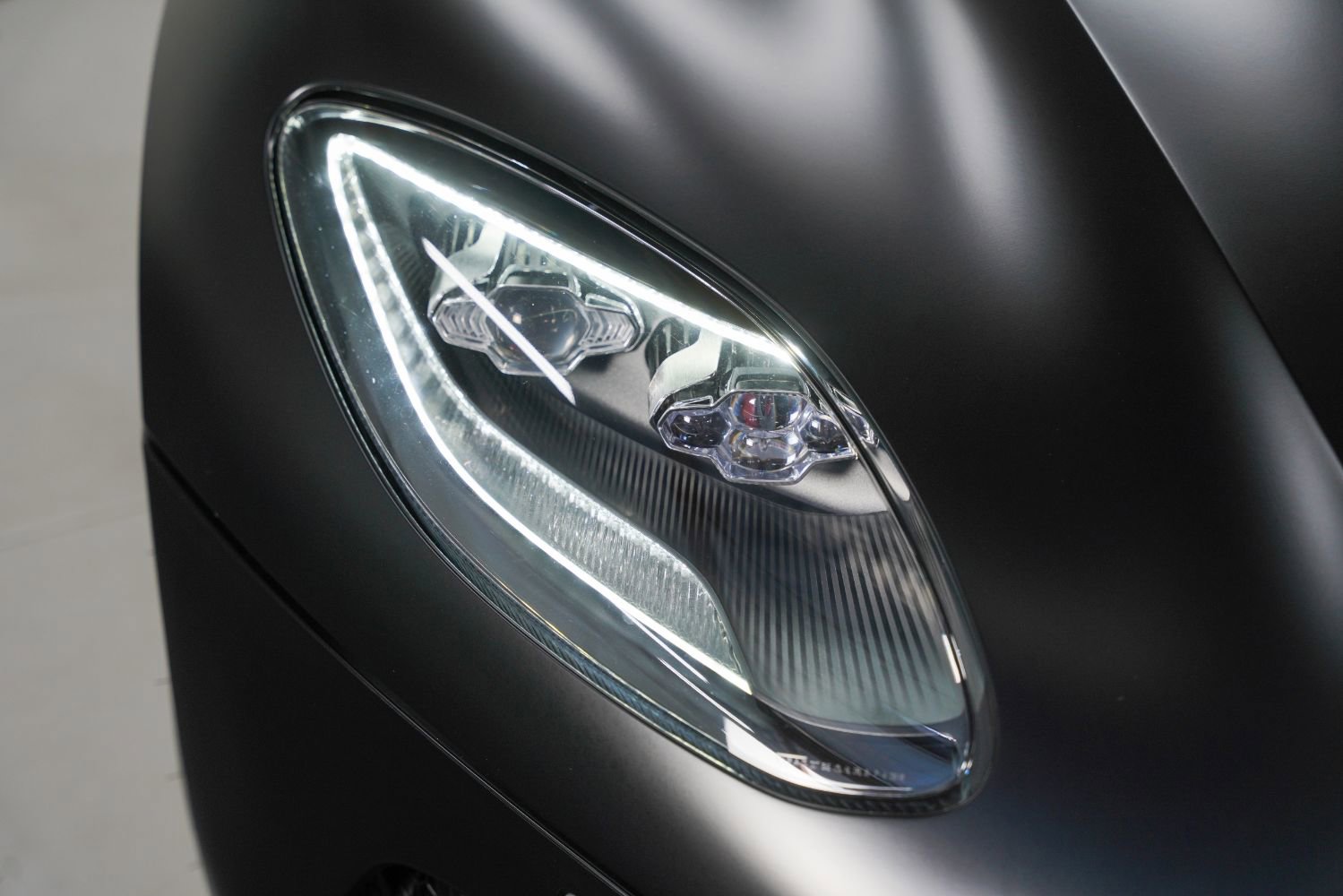 Used 2022 Aston Martin DBS Superleggera Volante RWD image 11