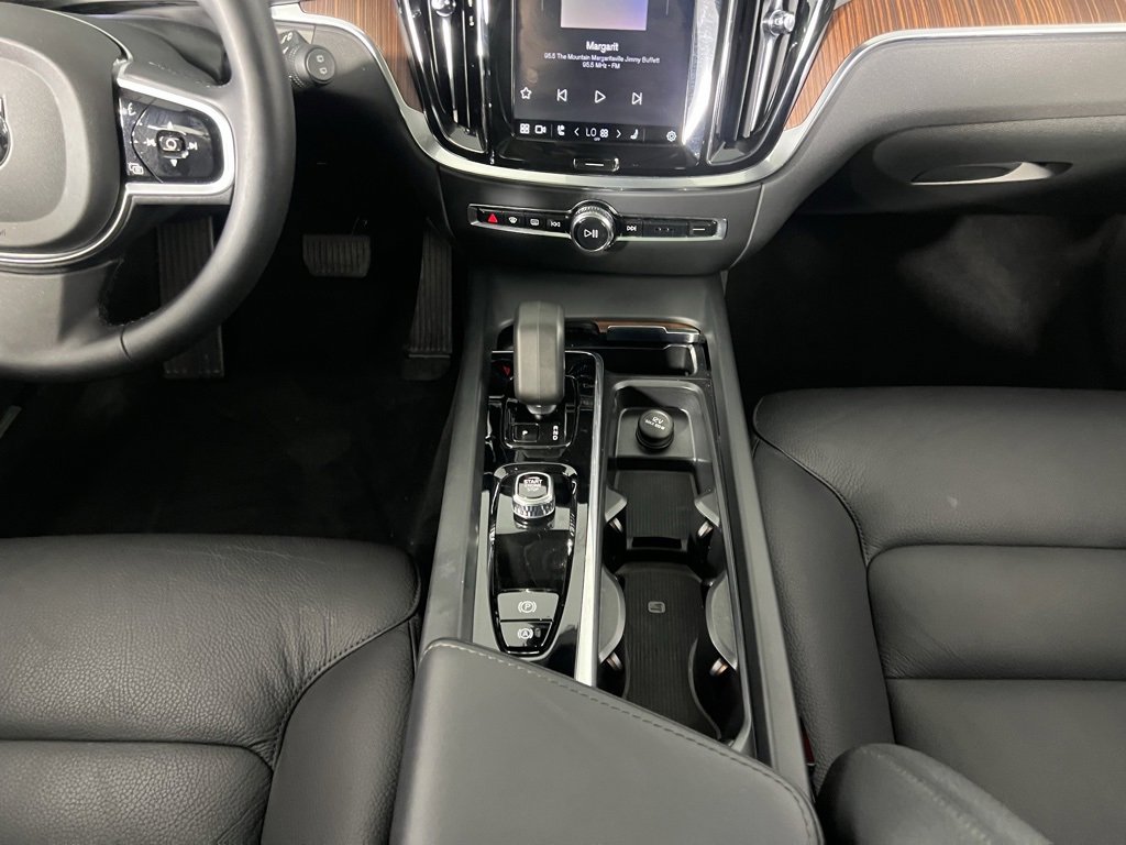 Used 2025 Volvo V60 B5 Cross Country Plus image 17