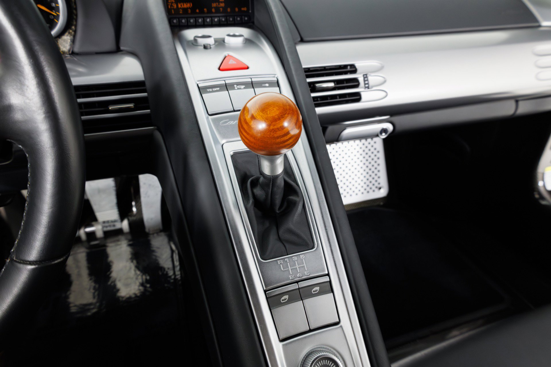 Used 2004 Porsche Carrera GT RWD image 25