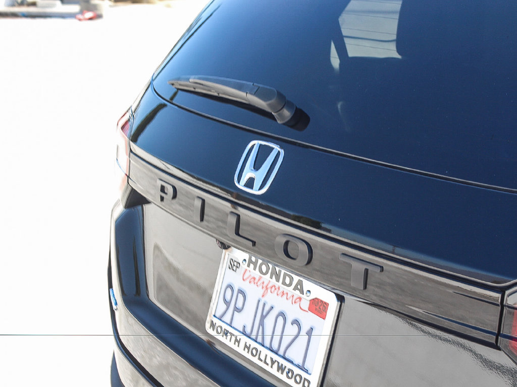 Certified 2025 Honda Pilot Touring image 8