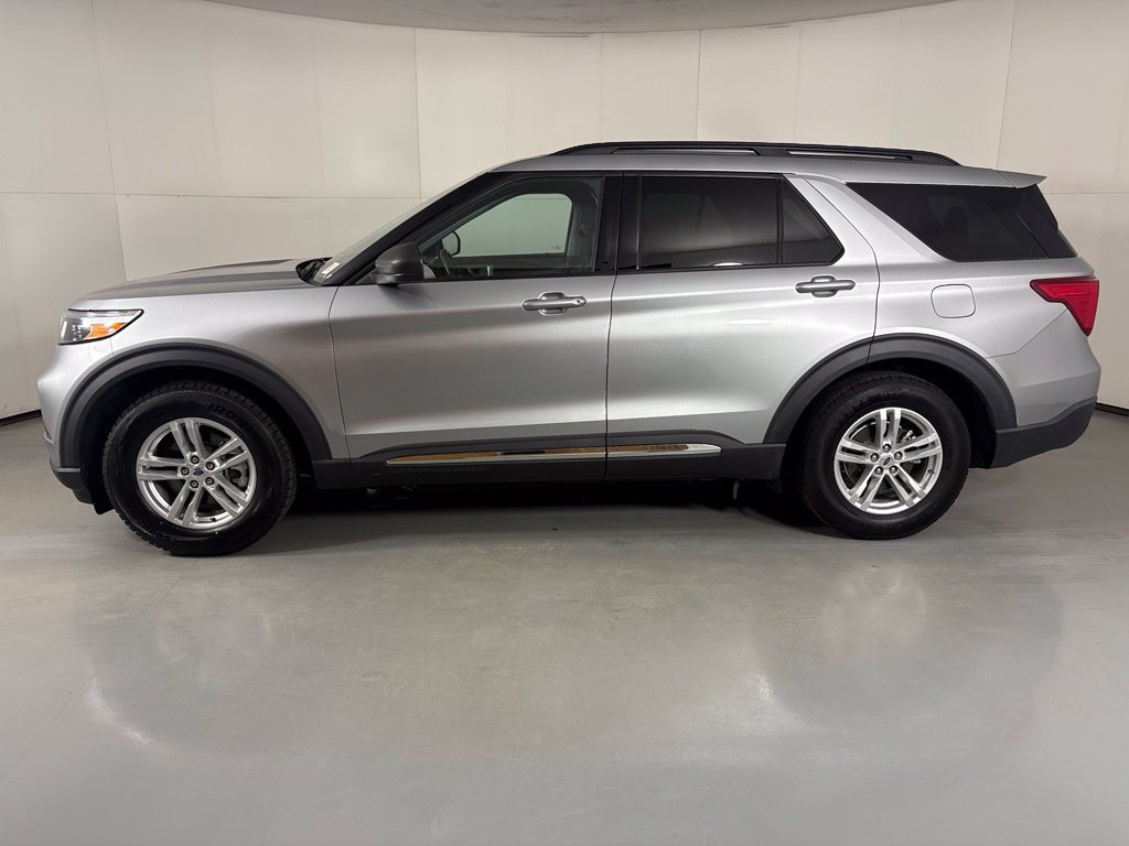 Used 2023 Ford Explorer XLT w/ Equipment Group 202A RWD image 5