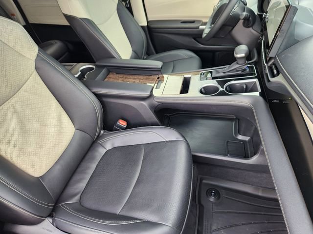 Used 2026 Toyota Sienna Platinum image 12