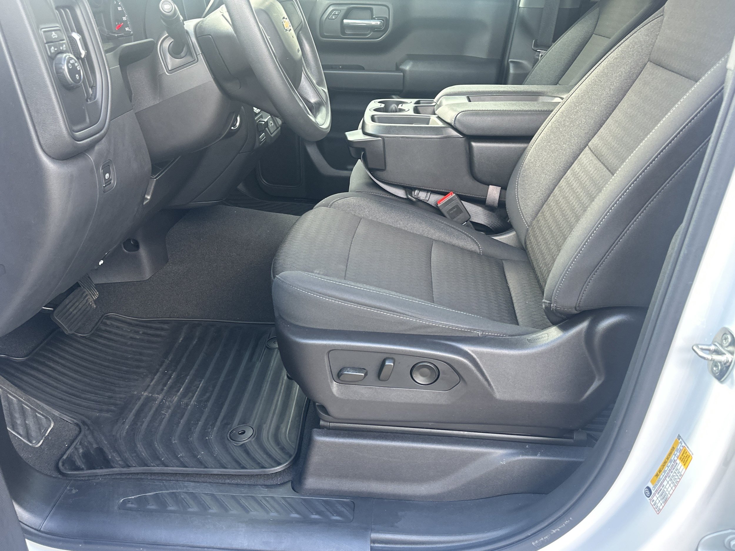 Used 2024 Chevrolet Silverado 1500 Custom w/ Turbomax Blackout Package RWD image 9
