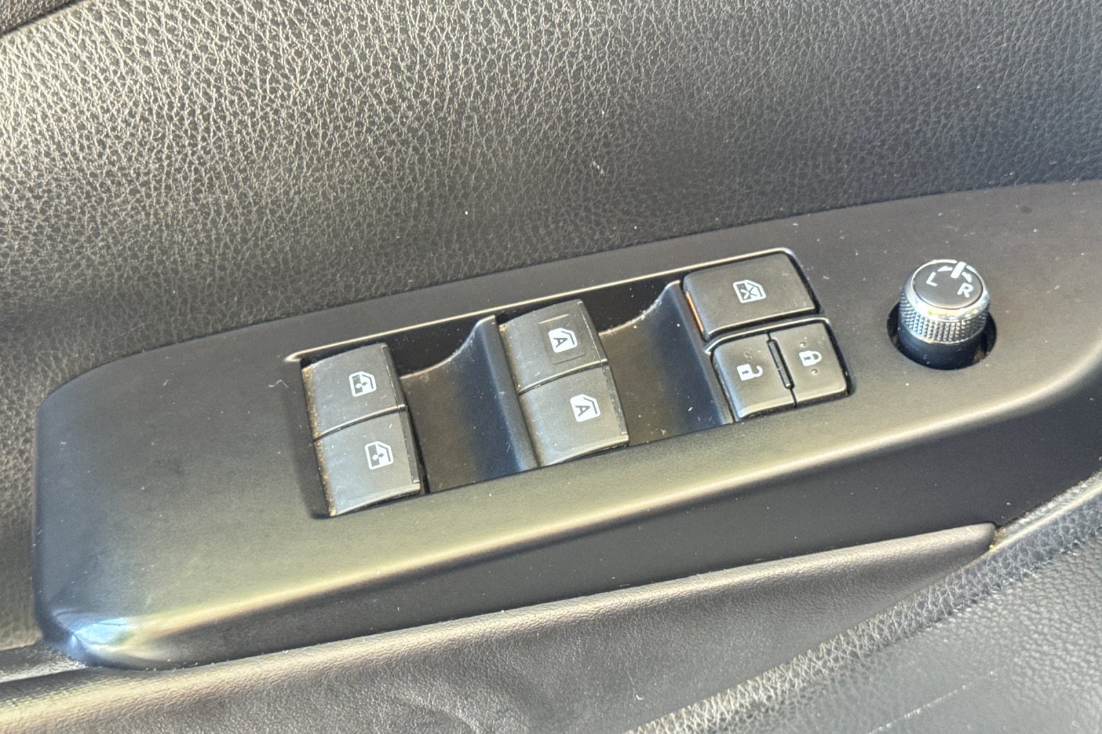 Used 2019 Toyota Highlander SE AWD/4WD image 13