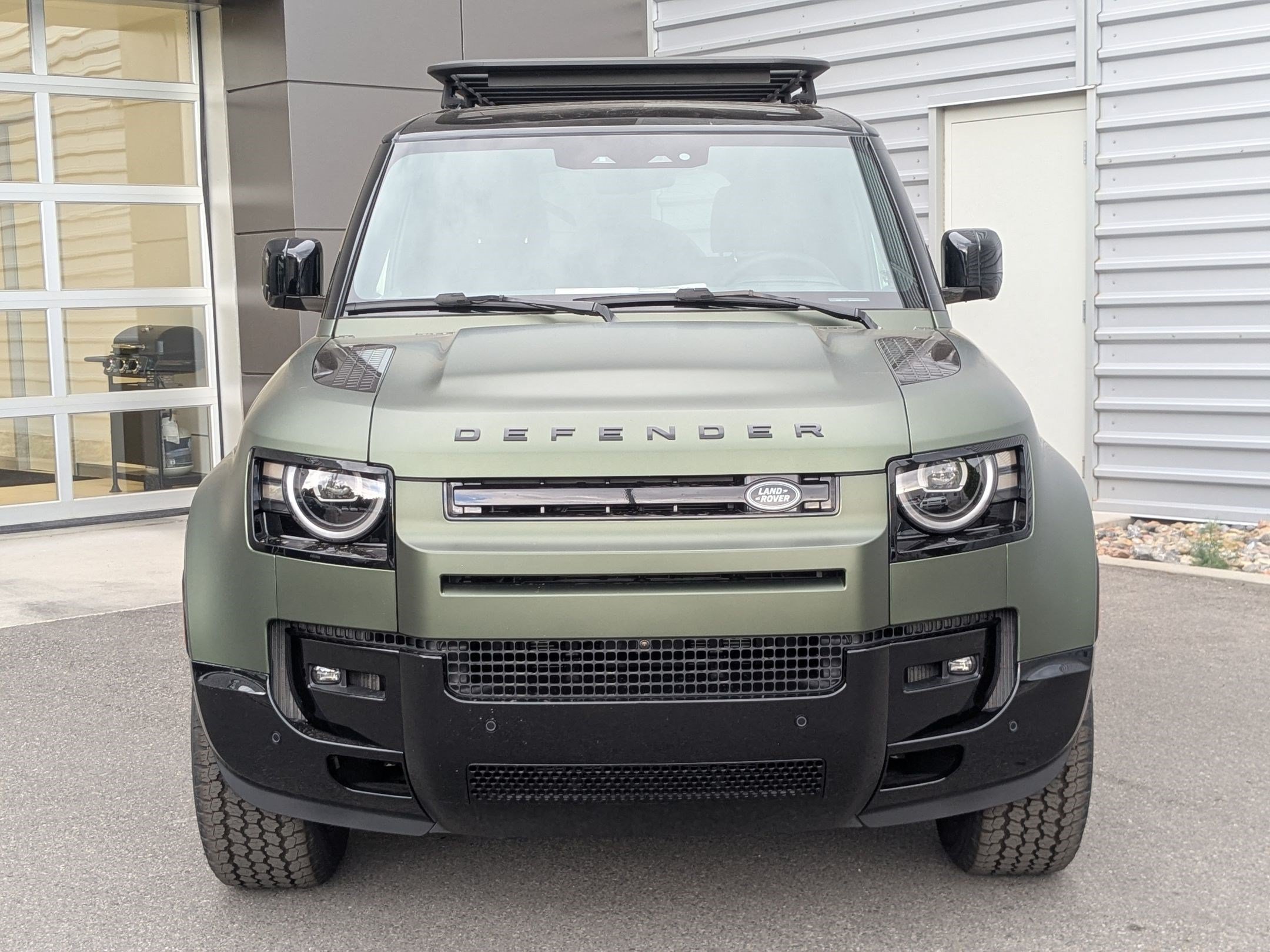 New 2026 Land Rover Defender 130 X-Dynamic SE AWD/4WD image 2