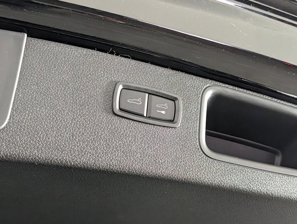 New 2026 Porsche Macan image 18