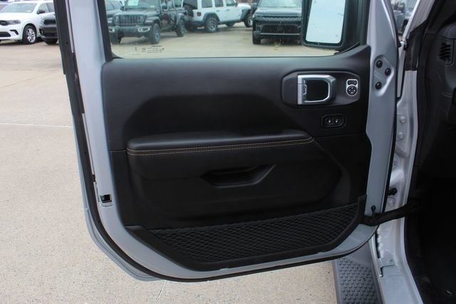 Used 2024 Jeep Wrangler Unlimited Sahara w/ Technology Group AWD/4WD image 11