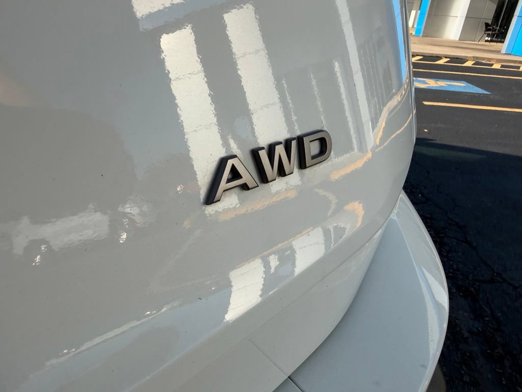 Used 2024 Nissan Rogue S AWD/4WD image 15