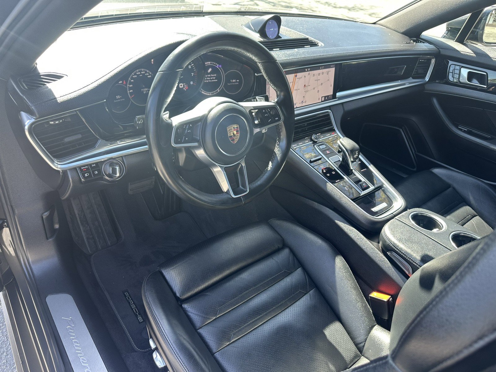 Used 2018 Porsche Panamera 4 AWD/4WD image 19